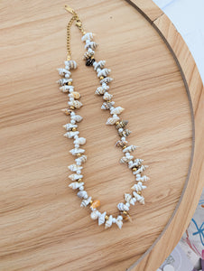 Collar coral
